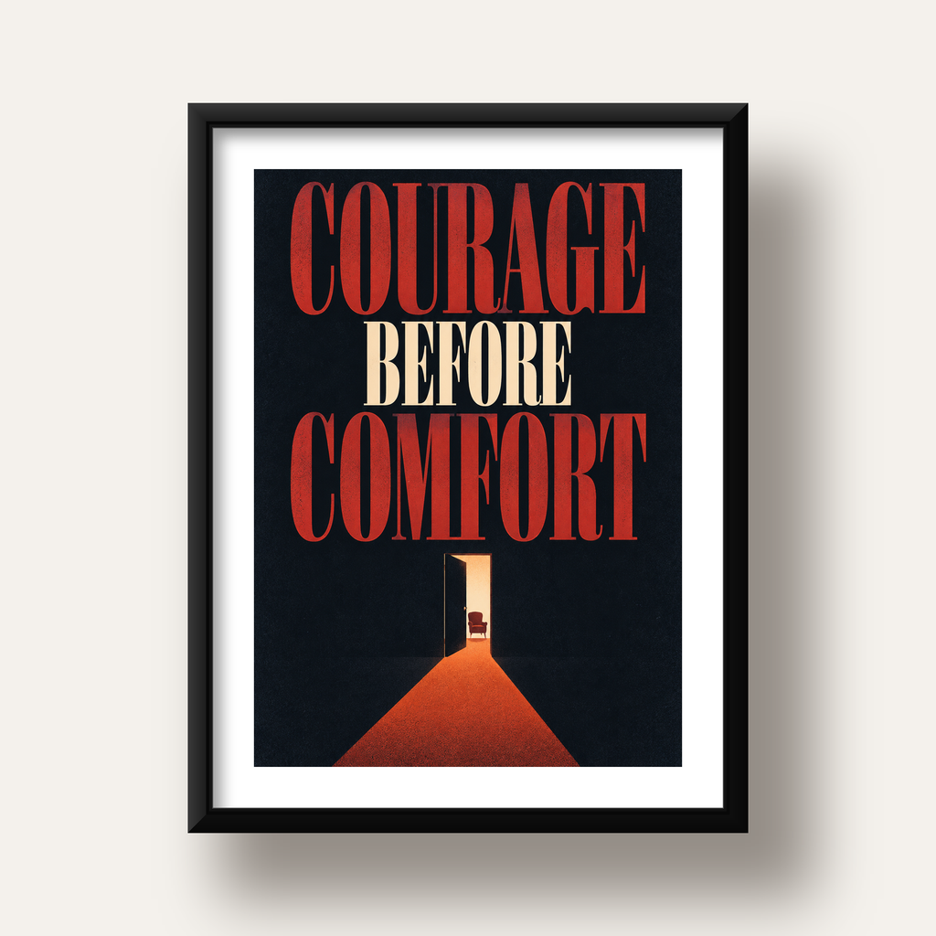 Courage Before Comfort - Cesaret ve Konfor Temalı Poster — siyah derin çerçeveli paspartulu
