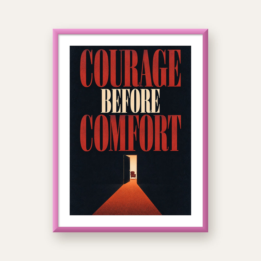 Courage Before Comfort - Cesaret ve Konfor Temalı Poster — pembe çerçeveli paspartulu