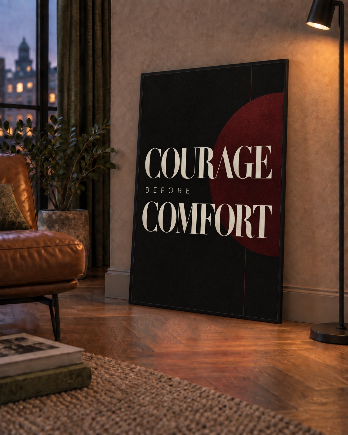 COURAGE BEFORE COMFORT Sade Modern Tipografi Poster — çerçeveli hâliyle bir ev duvarında