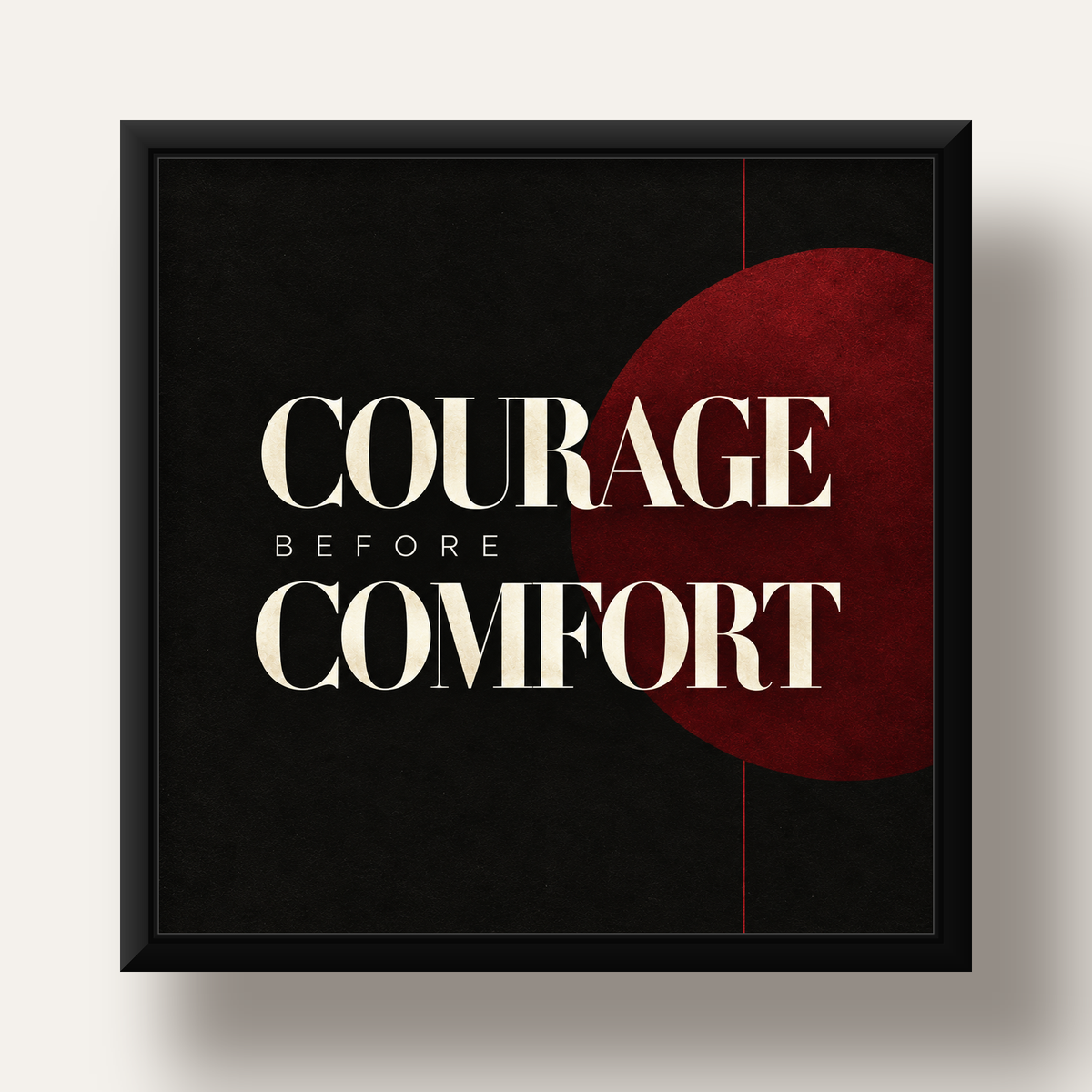 COURAGE BEFORE COMFORT Sade Modern Tipografi Poster — siyah derin çerçeveli