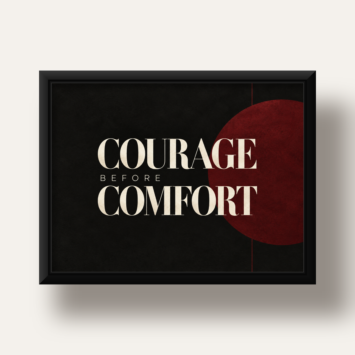 COURAGE BEFORE COMFORT Sade Modern Tipografi Poster — siyah derin çerçeveli