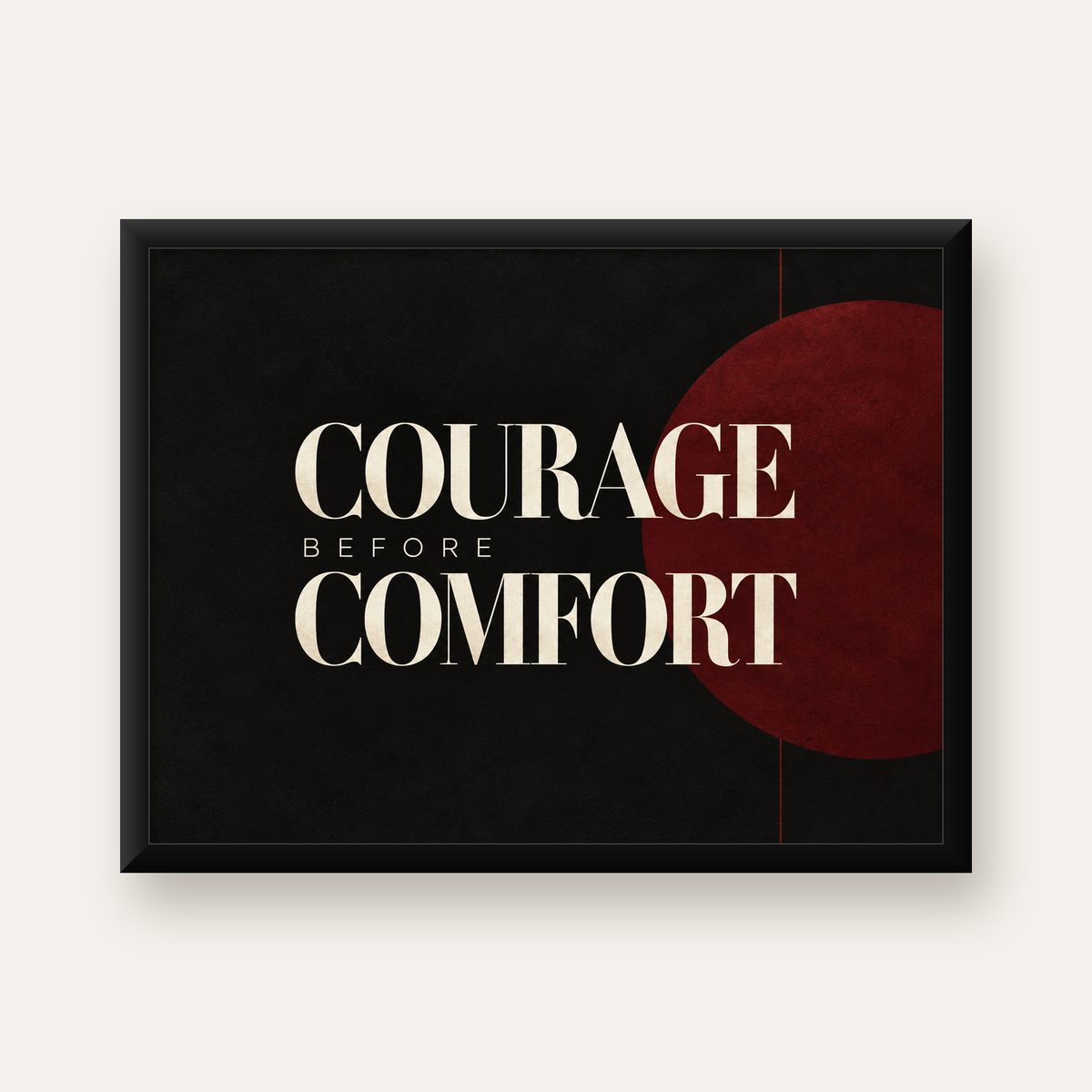 COURAGE BEFORE COMFORT Sade Modern Tipografi Poster — Yatay baskı, düz siyah çerçeveli duvar posteri