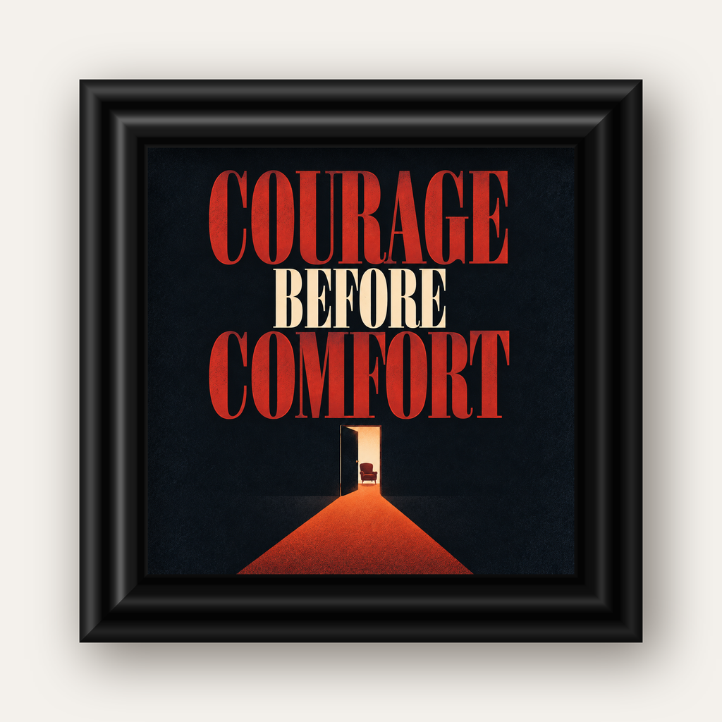 Courage Before Comfort - Cesaret ve Konfor Temalı Poster — siyah galeri çerçeveli