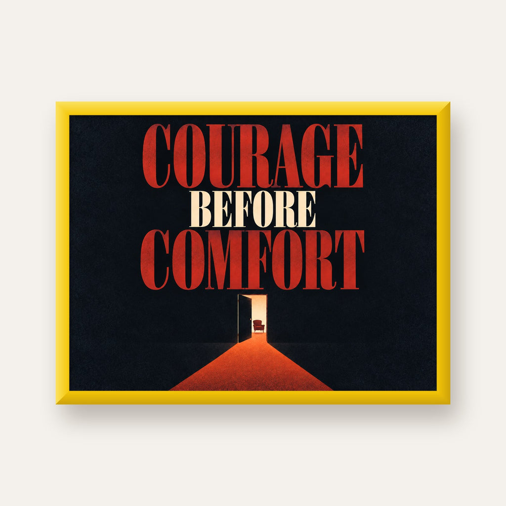 Courage Before Comfort - Cesaret ve Konfor Temalı Poster — sarı çerçeveli