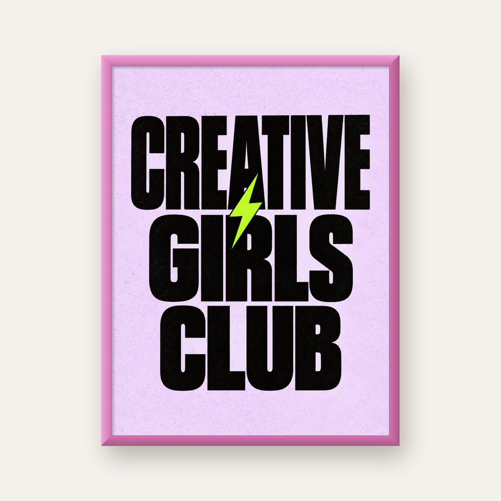 CREATIVE GIRLS CLUB Tipografik Motive Edici Poster — pembe çerçeveli