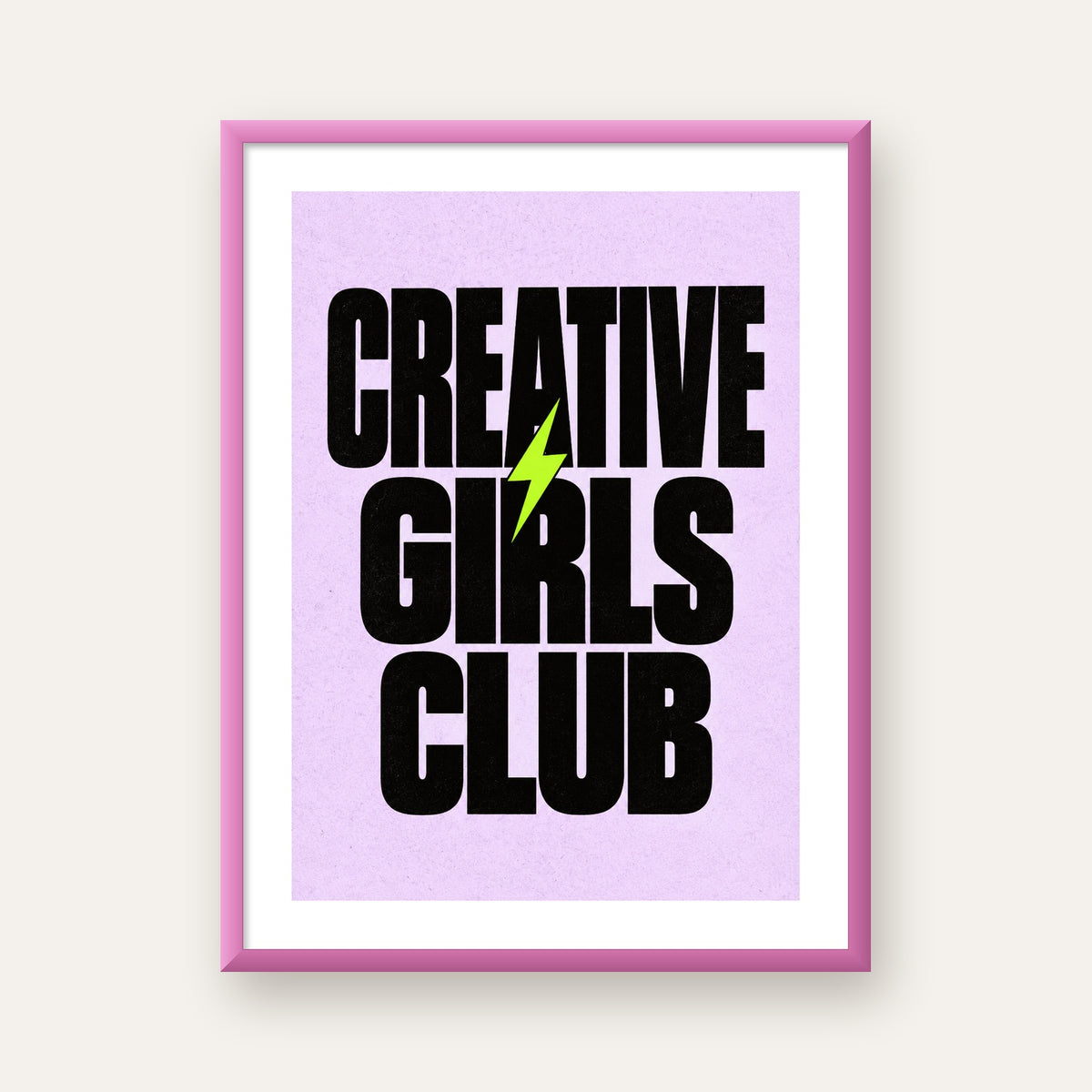 CREATIVE GIRLS CLUB Tipografik Motive Edici Poster — pembe çerçeveli paspartulu