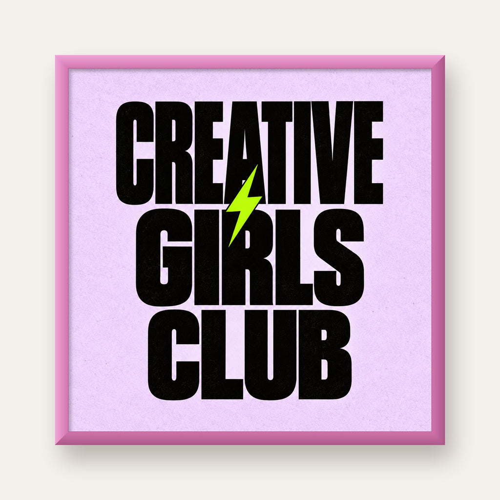 CREATIVE GIRLS CLUB Tipografik Motive Edici Poster — pembe çerçeveli