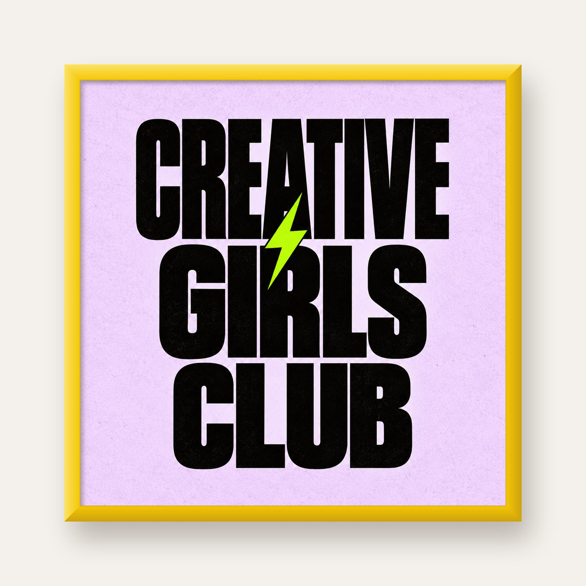 CREATIVE GIRLS CLUB Tipografik Motive Edici Poster — sarı çerçeveli