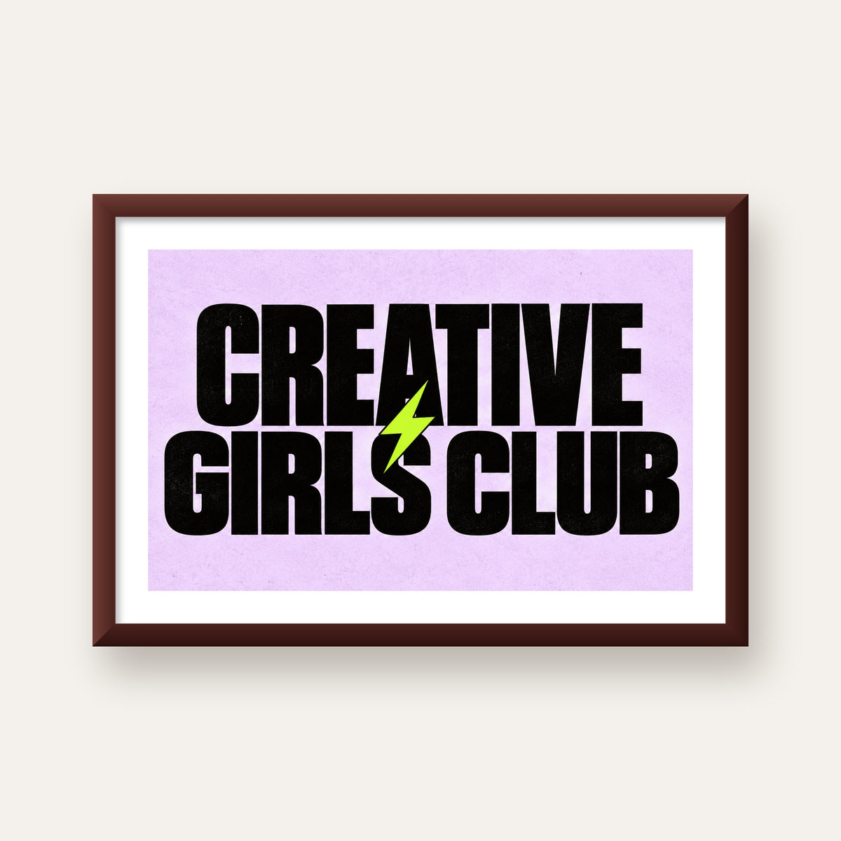 CREATIVE GIRLS CLUB Tipografik Motive Edici Poster — ceviz çerçeveli paspartulu