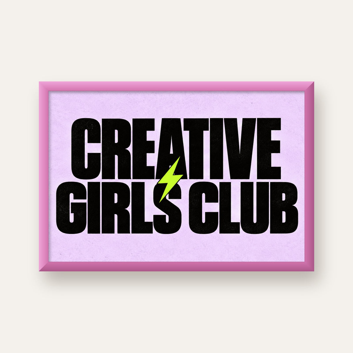 CREATIVE GIRLS CLUB Tipografik Motive Edici Poster — pembe çerçeveli