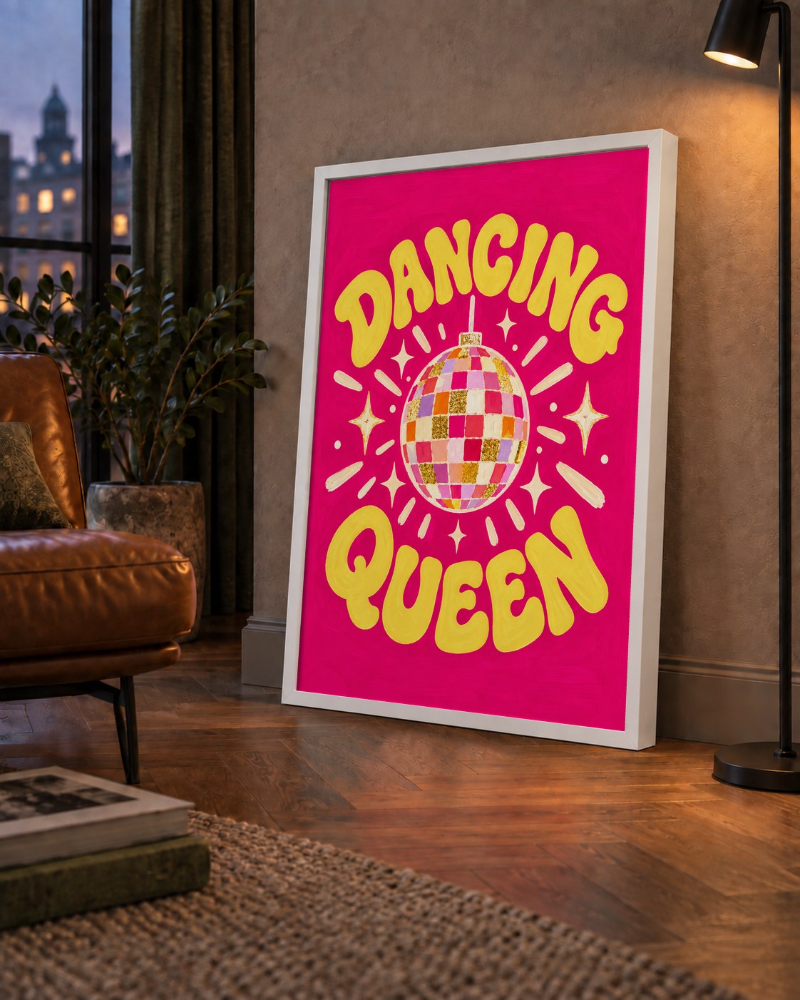 Dancing Queen Disco Topu Poster - Renkli ve Enerjik Duvar Dekoru — çerçeveli hâliyle bir ev duvarında