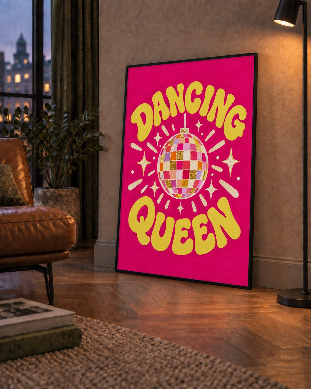 Dancing Queen Disco Topu Poster - Renkli ve Enerjik Duvar Dekoru — çerçeveli hâliyle bir ev duvarında
