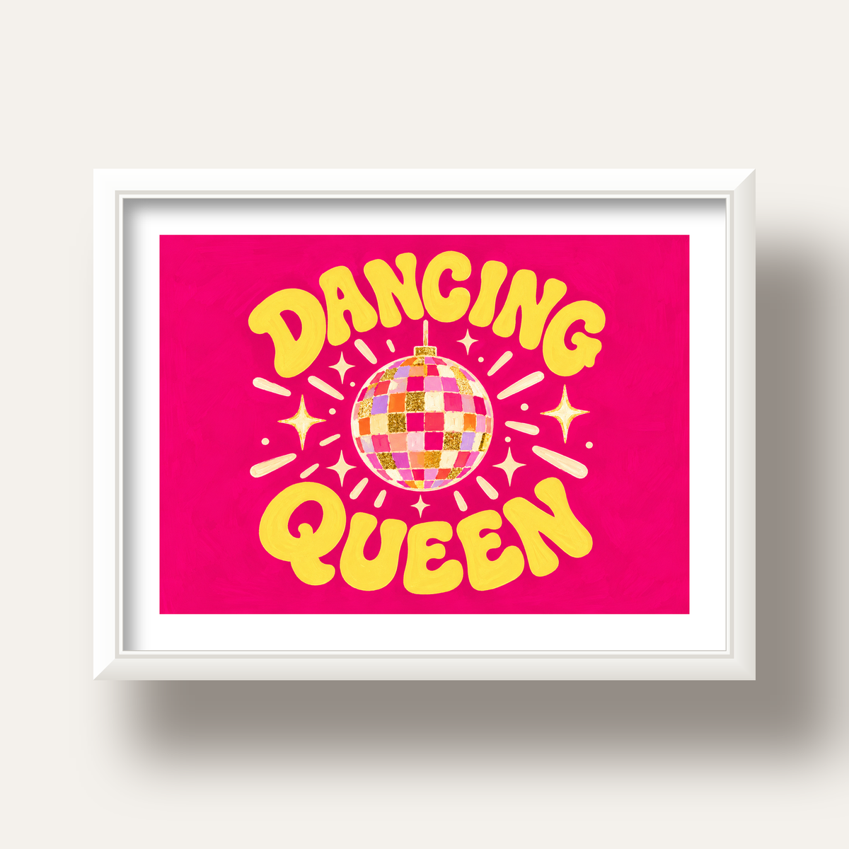 Dancing Queen Disco Topu Poster - Renkli ve Enerjik Duvar Dekoru — beyaz derin çerçeveli paspartulu
