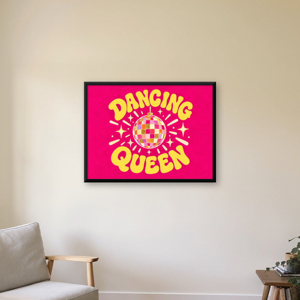 Dancing Queen Disco Topu Poster - Renkli ve Enerjik Duvar Dekoru — Yatay baskı, çerçeveli hâliyle bir ev duvarında