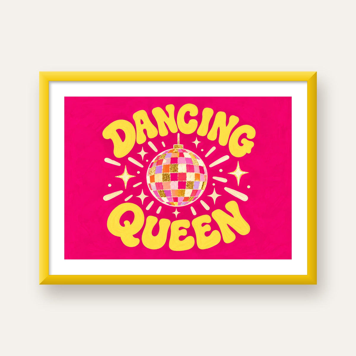 Dancing Queen Disco Topu Poster - Renkli ve Enerjik Duvar Dekoru — sarı çerçeveli paspartulu