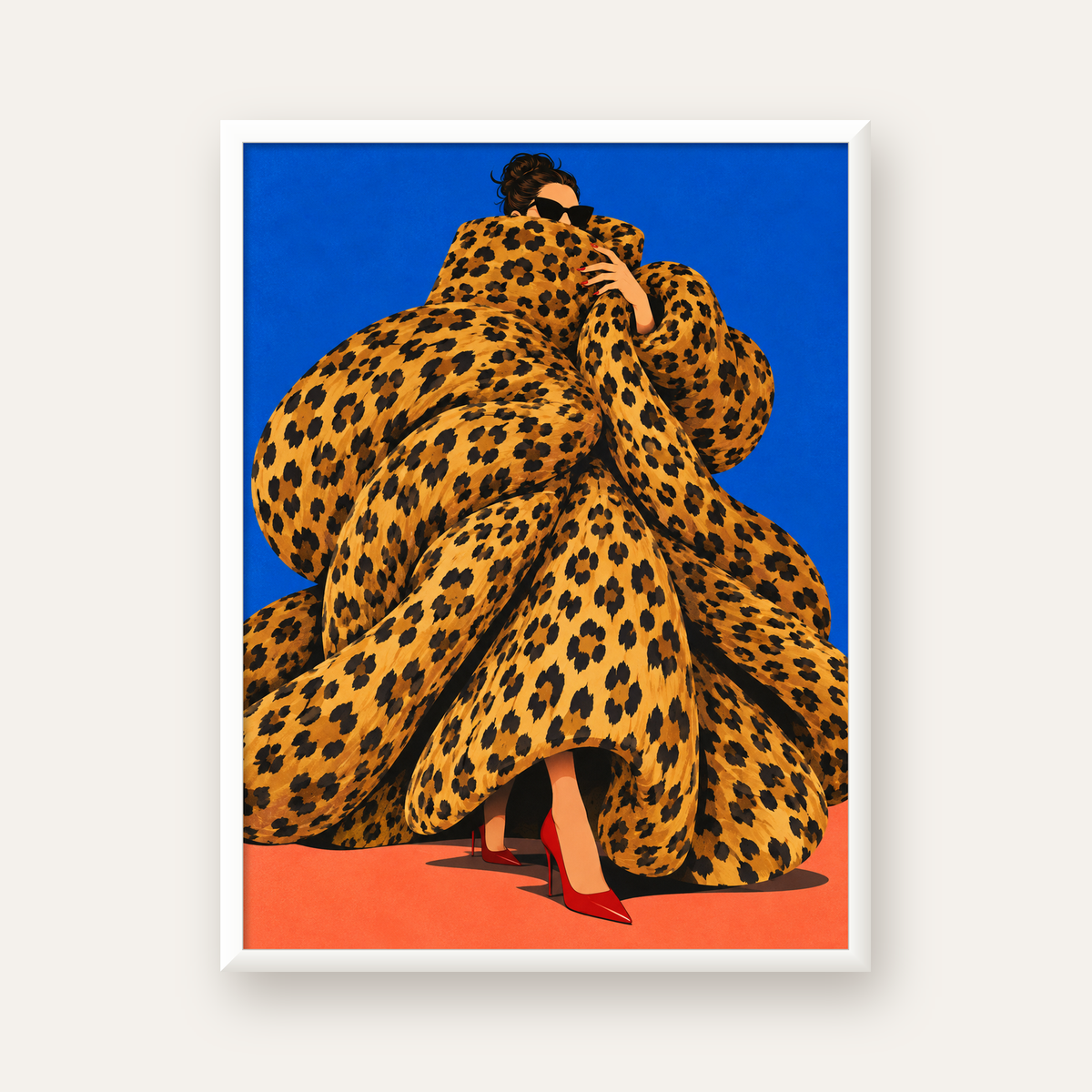 Dev Leopar Paltolu Kadın — beyaz çerçeveli dikey poster