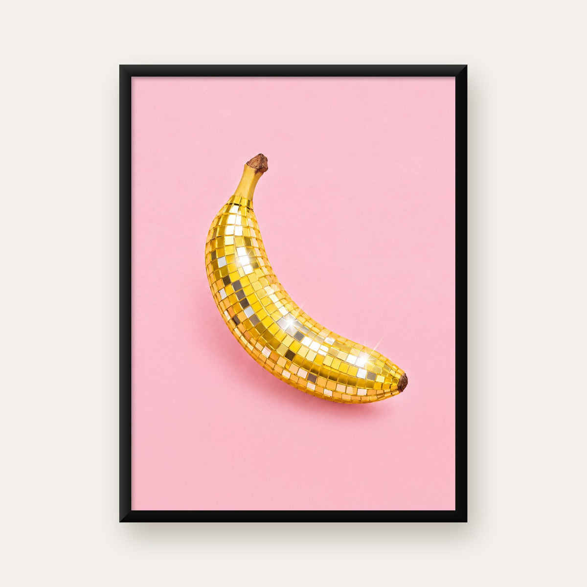 Disco Muzlu Pop Sanat Poster – Pembe Minimal Kolaj Baskı — Dikey baskı, düz siyah çerçeveli duvar posteri