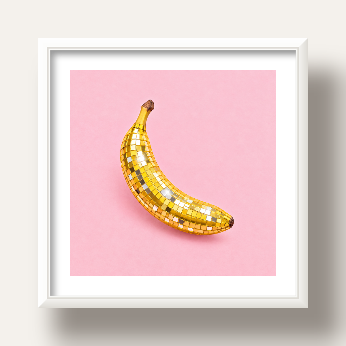 Disco Muzlu Pop Sanat Poster – Pembe Minimal Kolaj Baskı — beyaz derin çerçeveli paspartulu