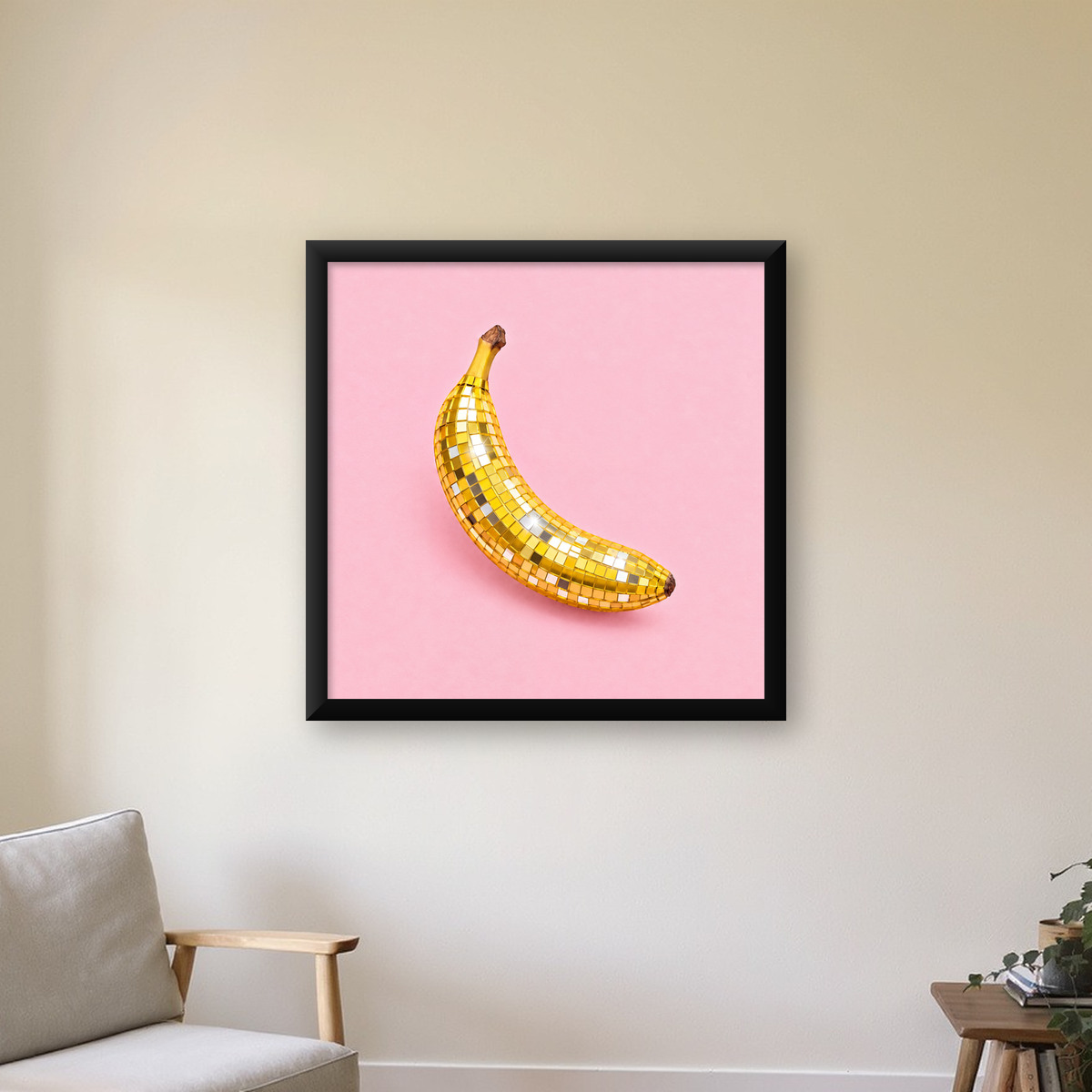 Disco Muzlu Pop Sanat Poster – Pembe Minimal Kolaj Baskı — Kare baskı, çerçeveli hâliyle bir ev duvarında