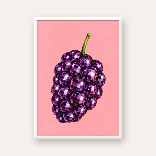 Disco Toplu Böğürtlen Poster – Pembe Zeminde Pop Art Duvar Dekoru — beyaz çerçeveli dikey poster