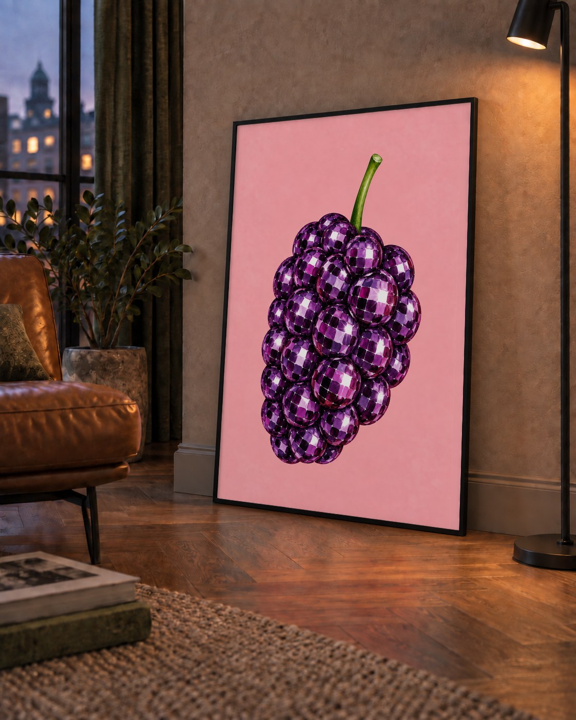 Disco Toplu Böğürtlen Poster – Pembe Zeminde Pop Art Duvar Dekoru — çerçeveli hâliyle bir ev duvarında