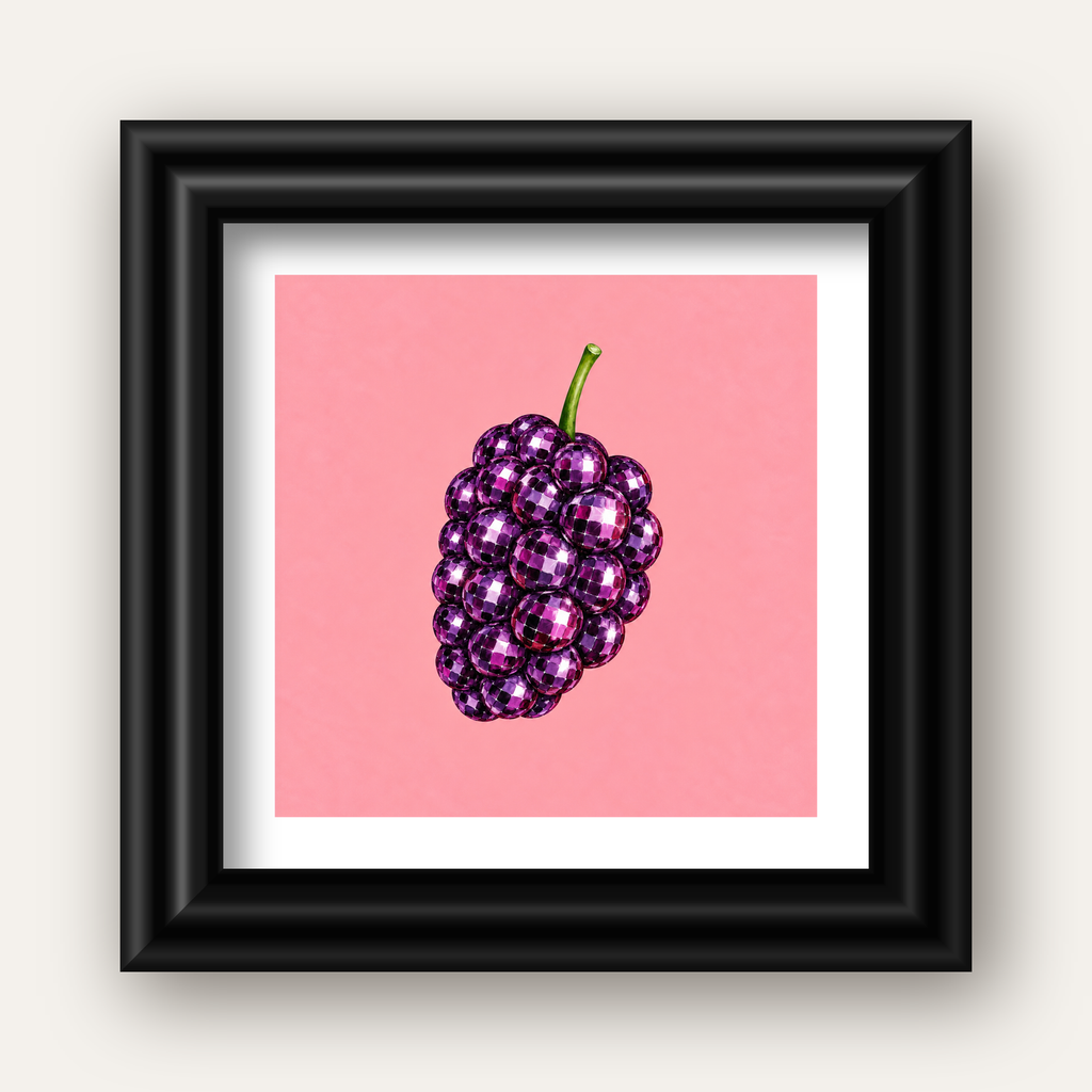Disco Toplu Böğürtlen Poster – Pembe Zeminde Pop Art Duvar Dekoru — siyah galeri çerçeveli paspartulu