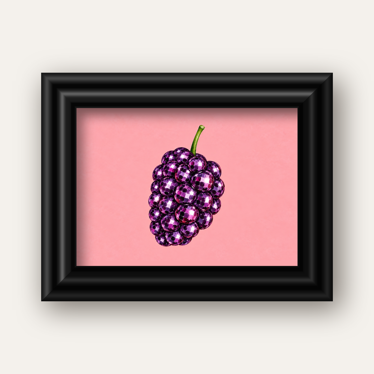 Disco Toplu Böğürtlen Poster – Pembe Zeminde Pop Art Duvar Dekoru — siyah galeri çerçeveli