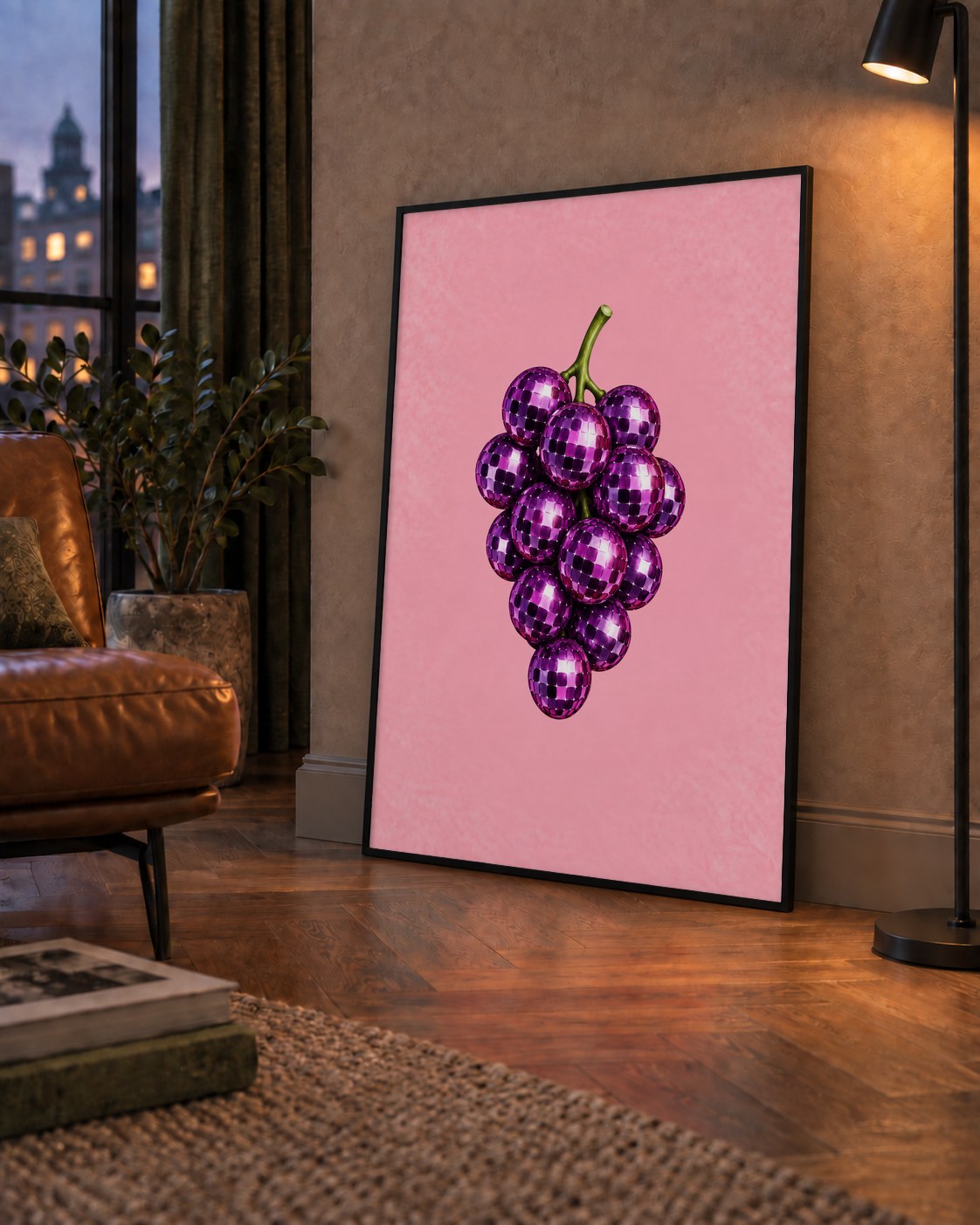 Disco Topu Üzüm Salkımı Dijital Poster - Pembe Duvar Dekoru — çerçeveli hâliyle bir ev duvarında