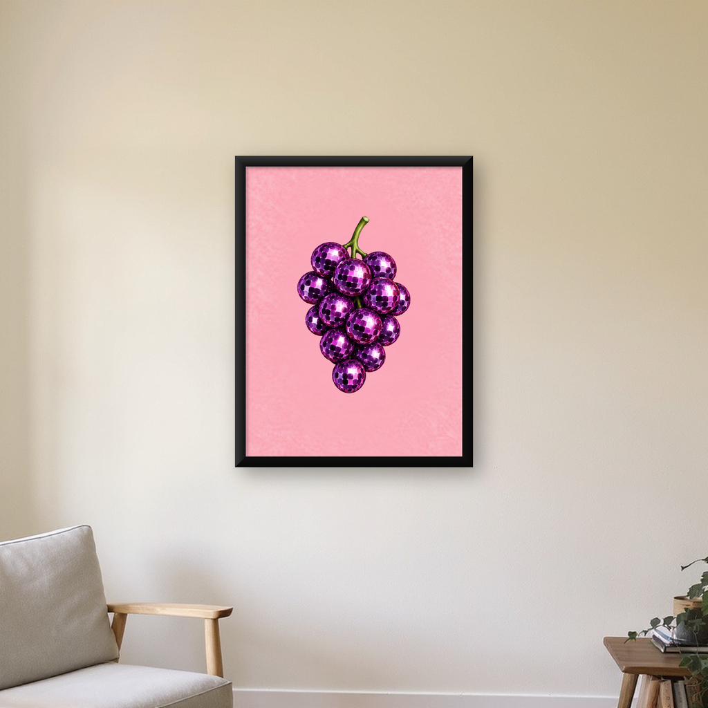 Disco Topu Üzüm Salkımı Dijital Poster - Pembe Duvar Dekoru — Dikey baskı, çerçeveli hâliyle bir ev duvarında