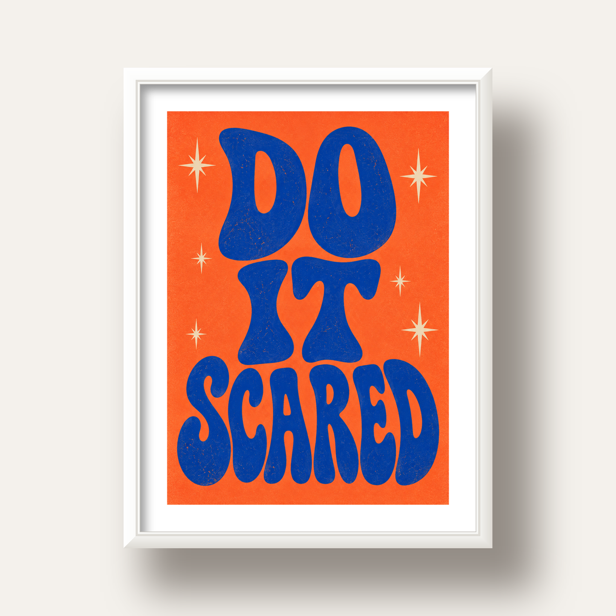DO IT SCARED Cesaret Veren Retro Tipografi Poster — beyaz derin çerçeveli paspartulu