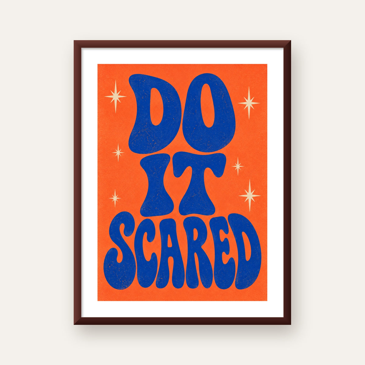 DO IT SCARED Cesaret Veren Retro Tipografi Poster — ceviz çerçeveli paspartulu