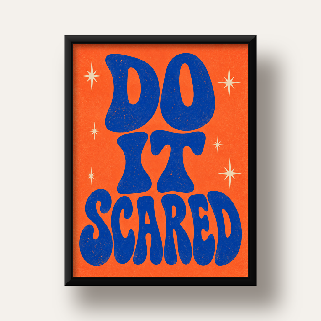 DO IT SCARED Cesaret Veren Retro Tipografi Poster — siyah derin çerçeveli