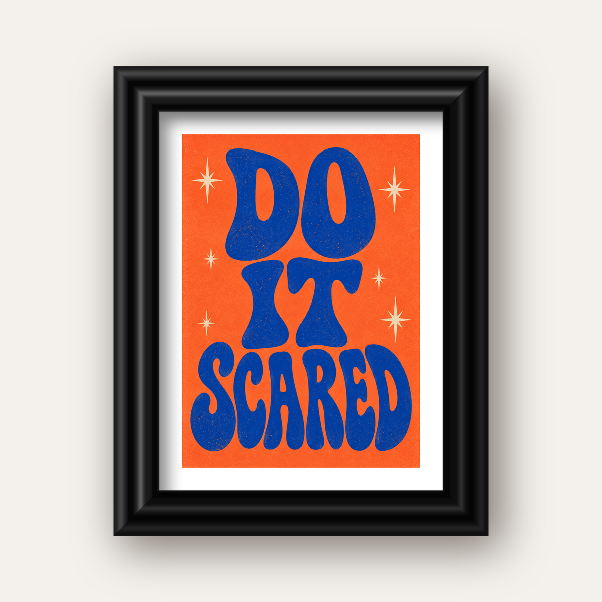 DO IT SCARED Cesaret Veren Retro Tipografi Poster — siyah galeri çerçeveli paspartulu