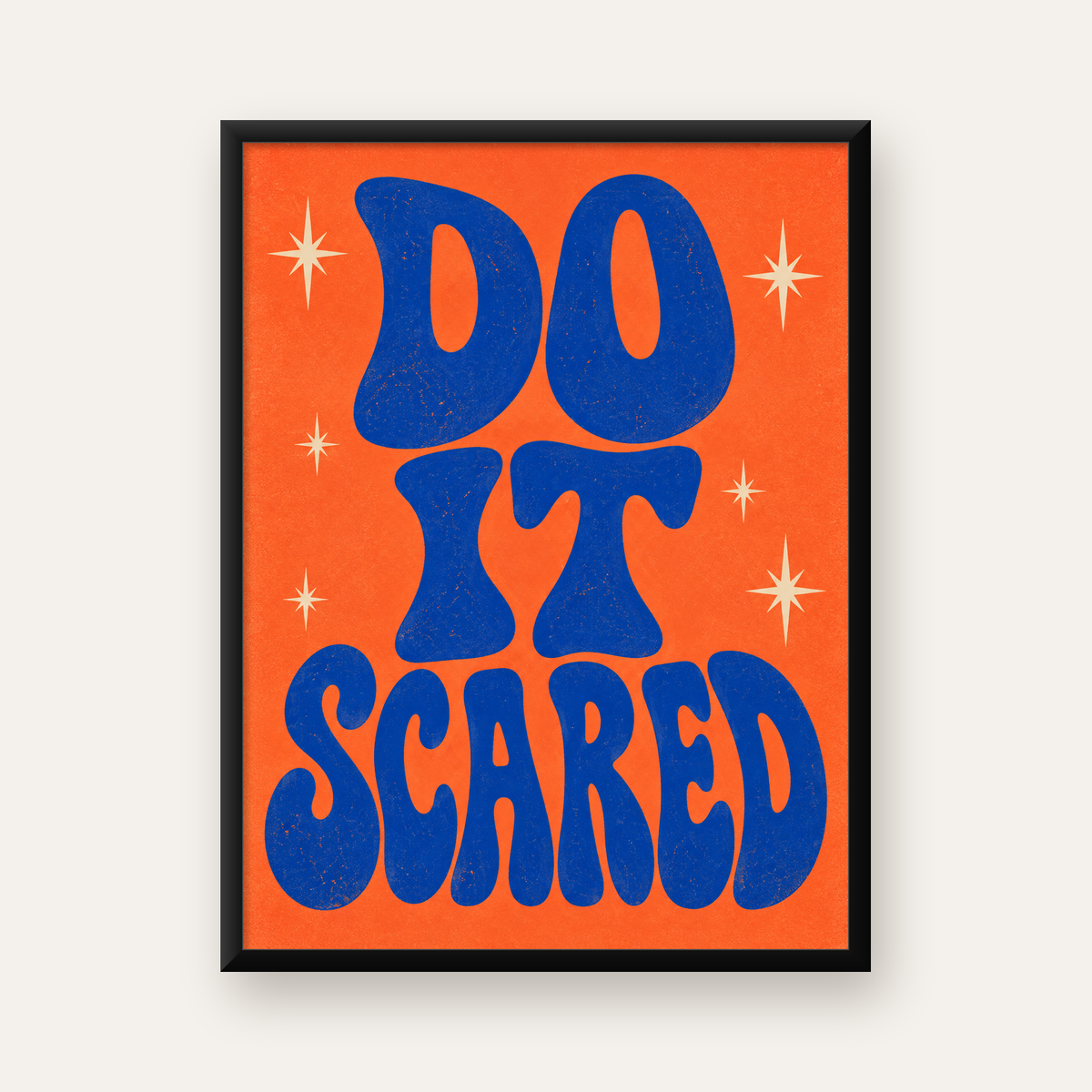 DO IT SCARED Cesaret Veren Retro Tipografi Poster — Dikey baskı, düz siyah çerçeveli duvar posteri