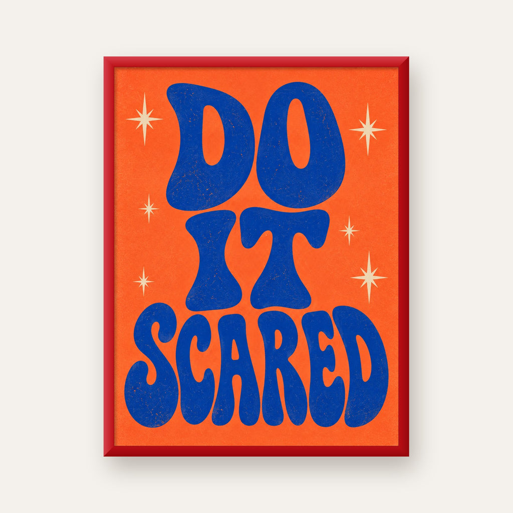 DO IT SCARED Cesaret Veren Retro Tipografi Poster — kırmızı çerçeveli