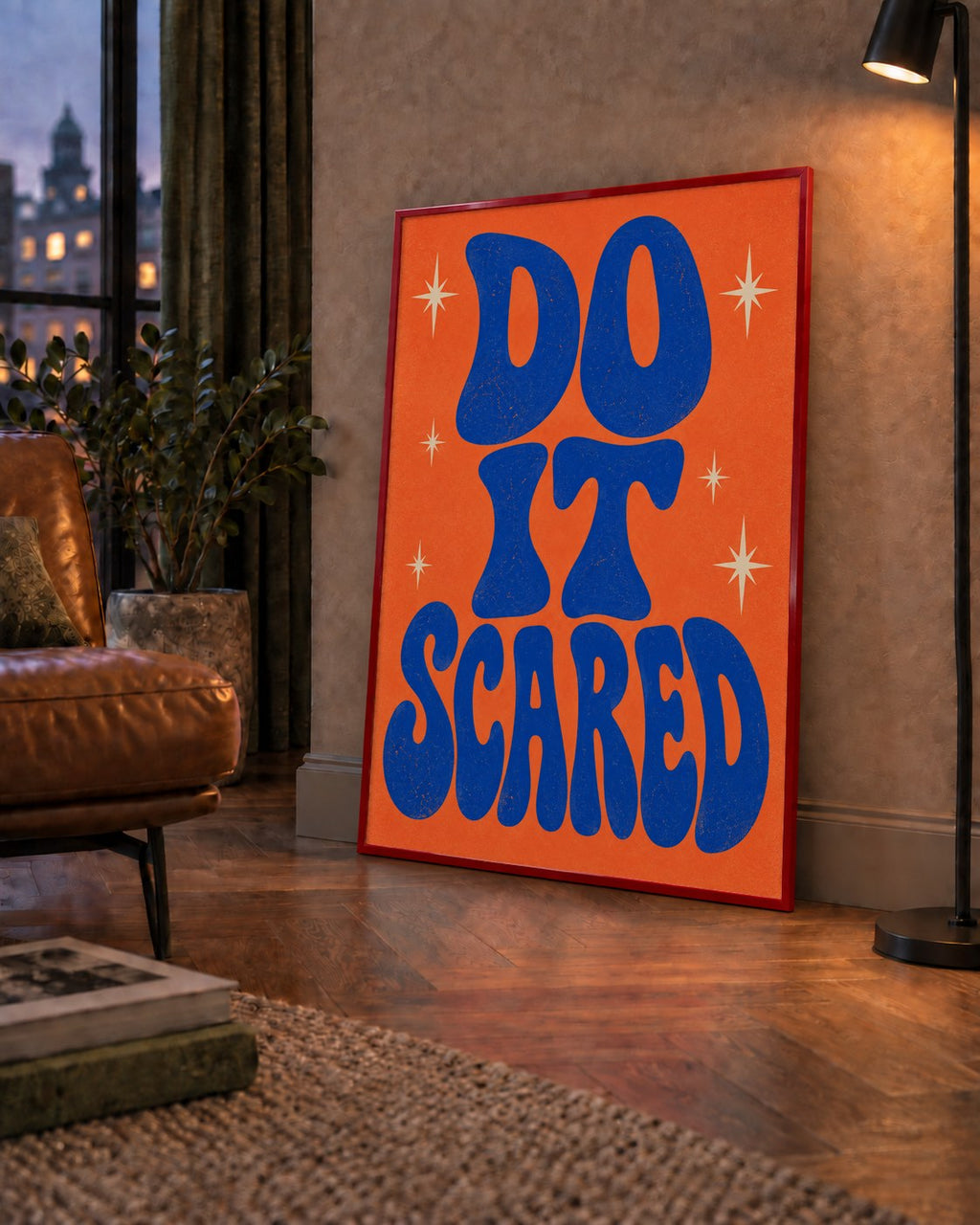 DO IT SCARED Cesaret Veren Retro Tipografi Poster — çerçeveli hâliyle bir ev duvarında