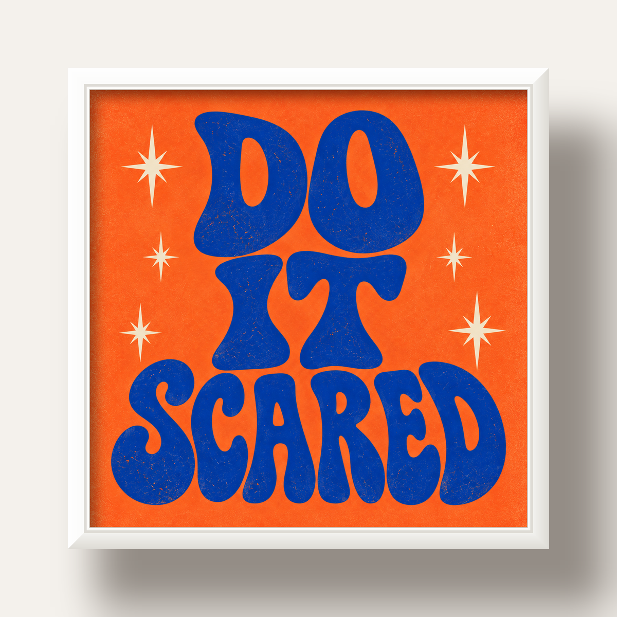 DO IT SCARED Cesaret Veren Retro Tipografi Poster — beyaz derin çerçeveli