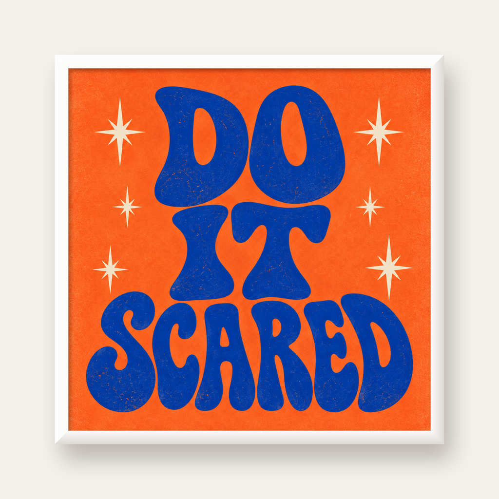 DO IT SCARED Cesaret Veren Retro Tipografi Poster — beyaz çerçeveli kare poster