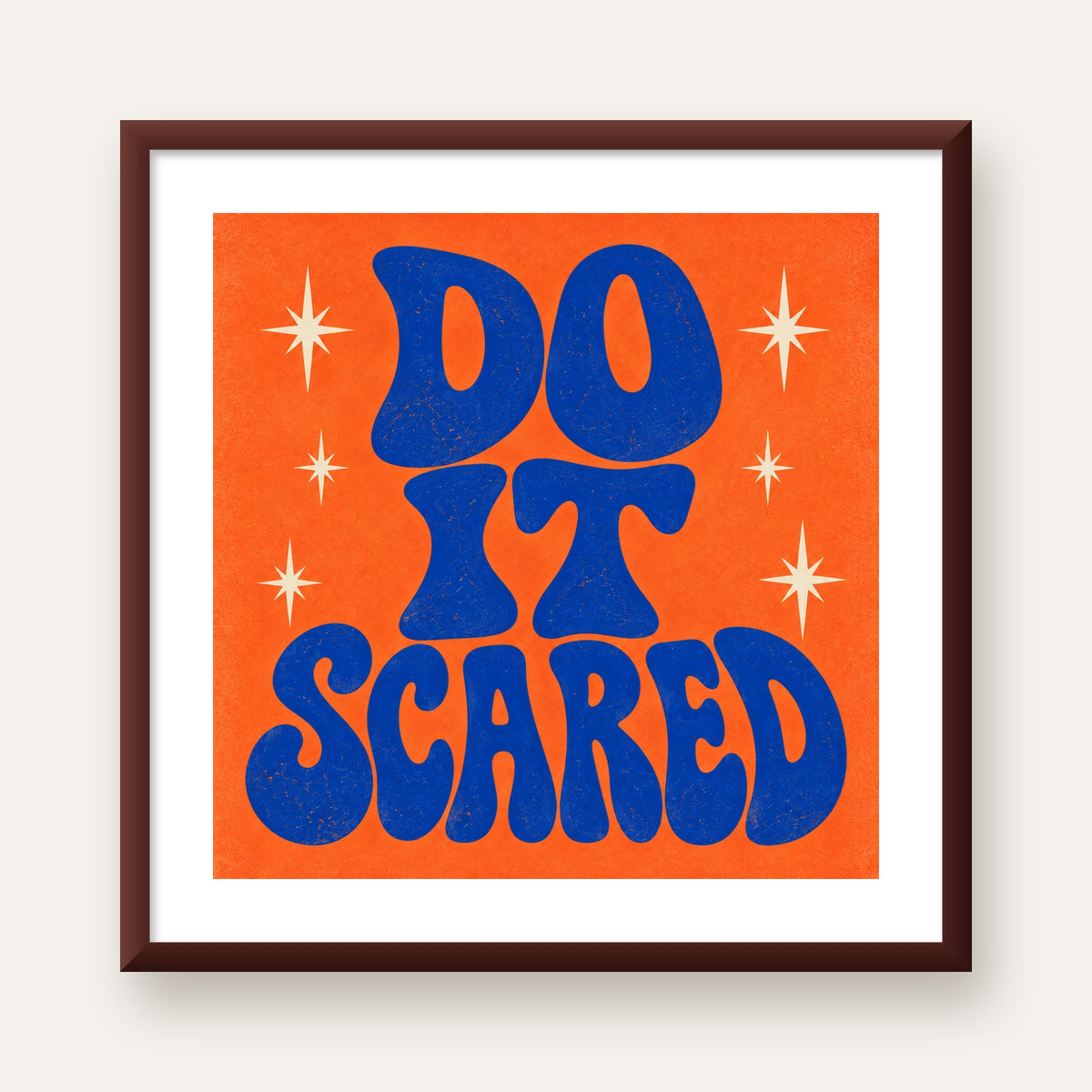 DO IT SCARED Cesaret Veren Retro Tipografi Poster — ceviz çerçeveli paspartulu