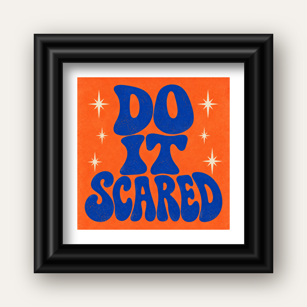 DO IT SCARED Cesaret Veren Retro Tipografi Poster — siyah galeri çerçeveli paspartulu