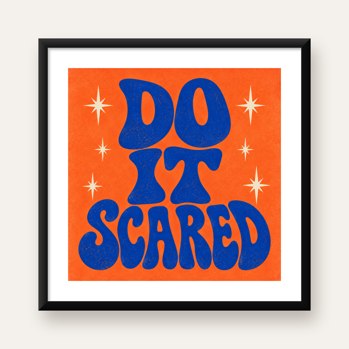 DO IT SCARED Cesaret Veren Retro Tipografi Poster — Kare baskı, beyaz paspartulu