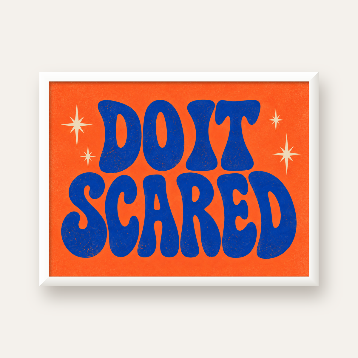 DO IT SCARED Cesaret Veren Retro Tipografi Poster — beyaz çerçeveli yatay poster