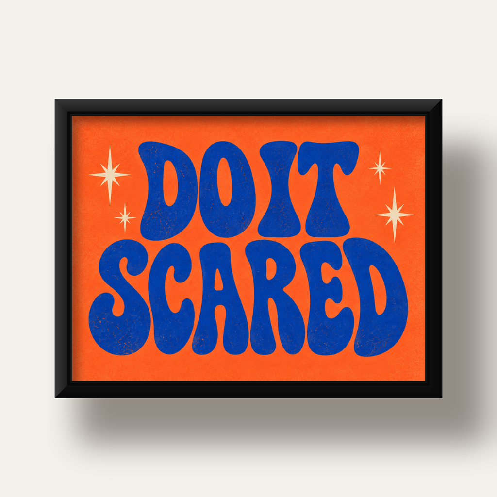 DO IT SCARED Cesaret Veren Retro Tipografi Poster — siyah derin çerçeveli