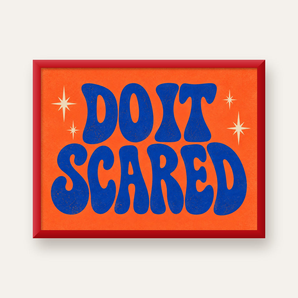 DO IT SCARED Cesaret Veren Retro Tipografi Poster — kırmızı çerçeveli