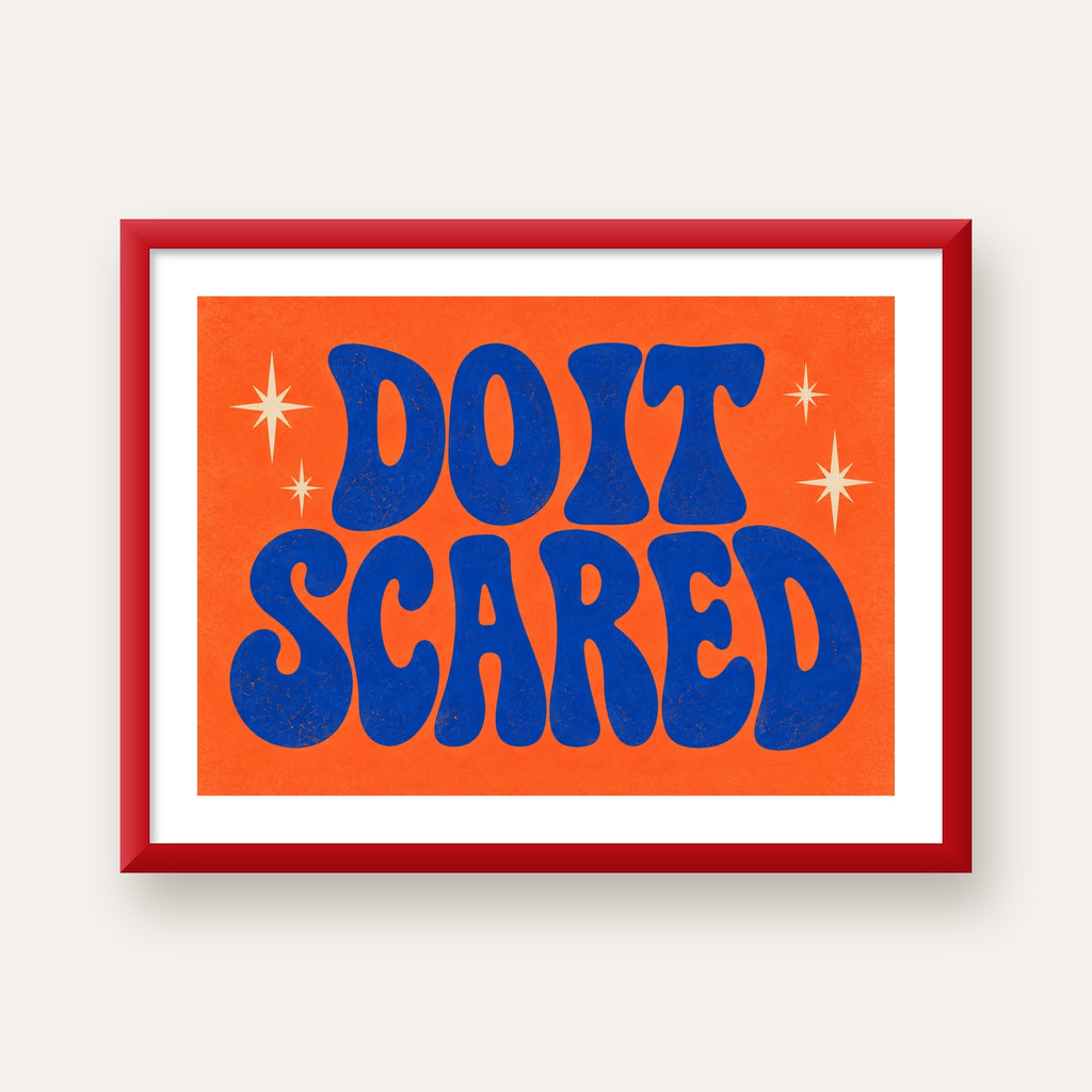 DO IT SCARED Cesaret Veren Retro Tipografi Poster — kırmızı çerçeveli paspartulu