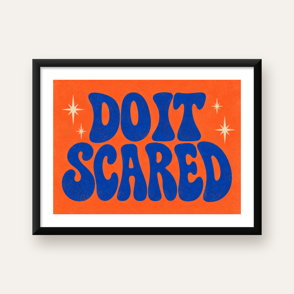 DO IT SCARED Cesaret Veren Retro Tipografi Poster — Yatay baskı, beyaz paspartulu
