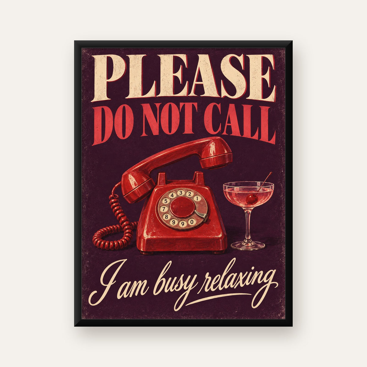 Retro Telefon ve Kokteyl Desenli Poster – Modern Duvar Sanatı — Dikey baskı, düz siyah çerçeveli duvar posteri
