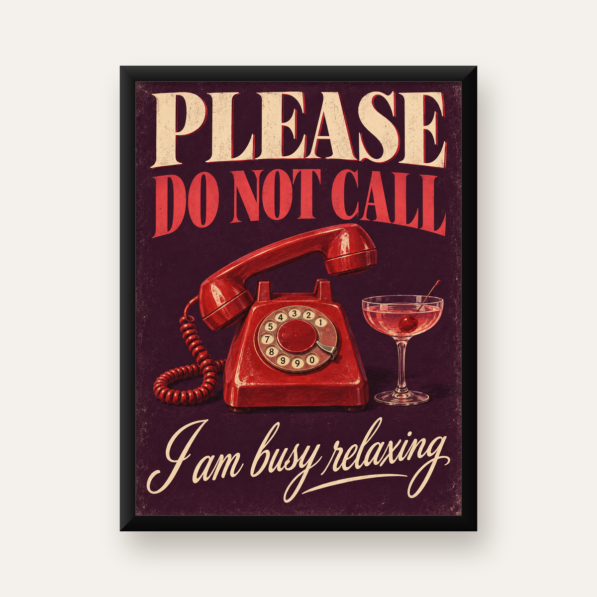 Retro Telefon ve Kokteyl Desenli Poster – Modern Duvar Sanatı — Dikey baskı, düz siyah çerçeveli duvar posteri