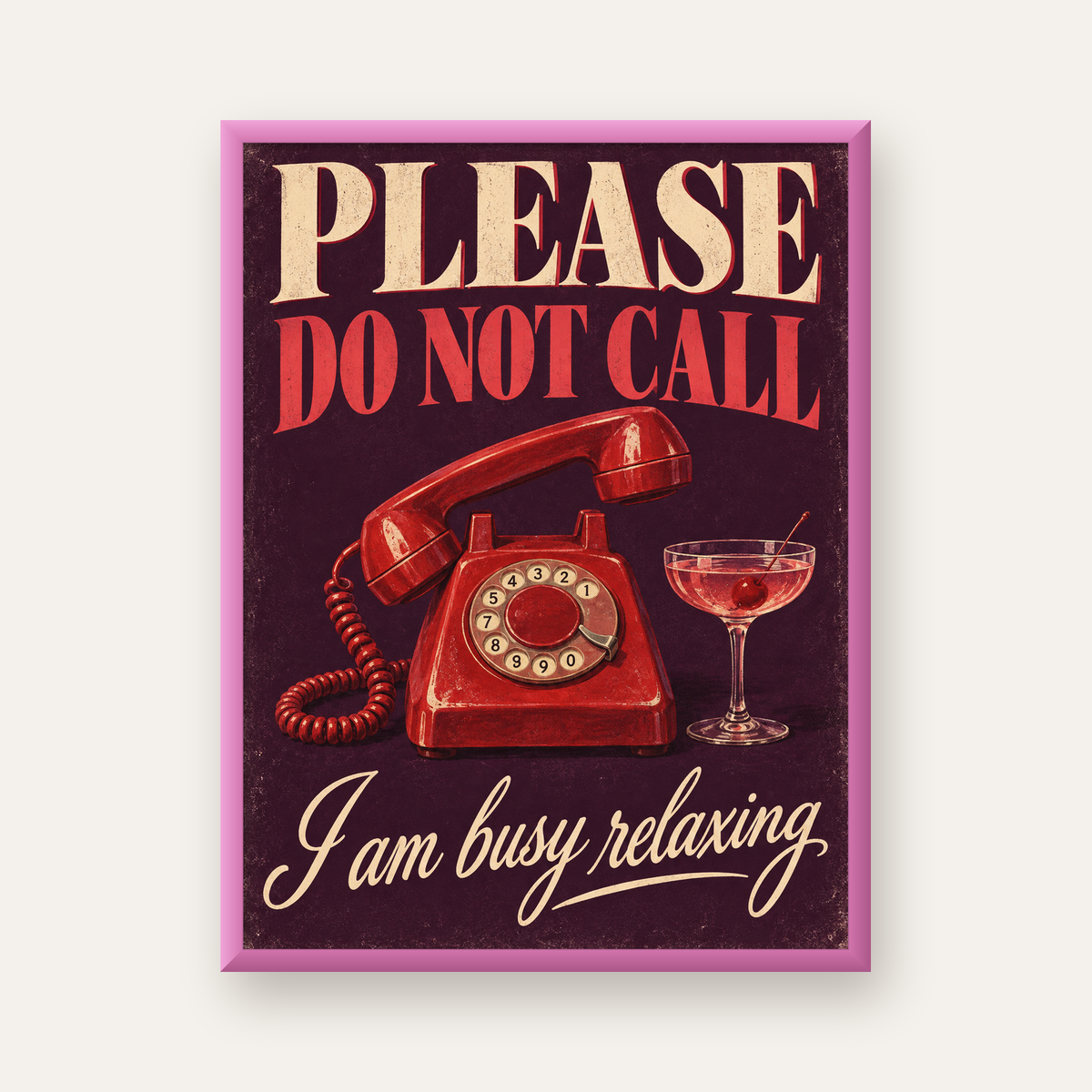 Retro Telefon ve Kokteyl Desenli Poster – Modern Duvar Sanatı — pembe çerçeveli