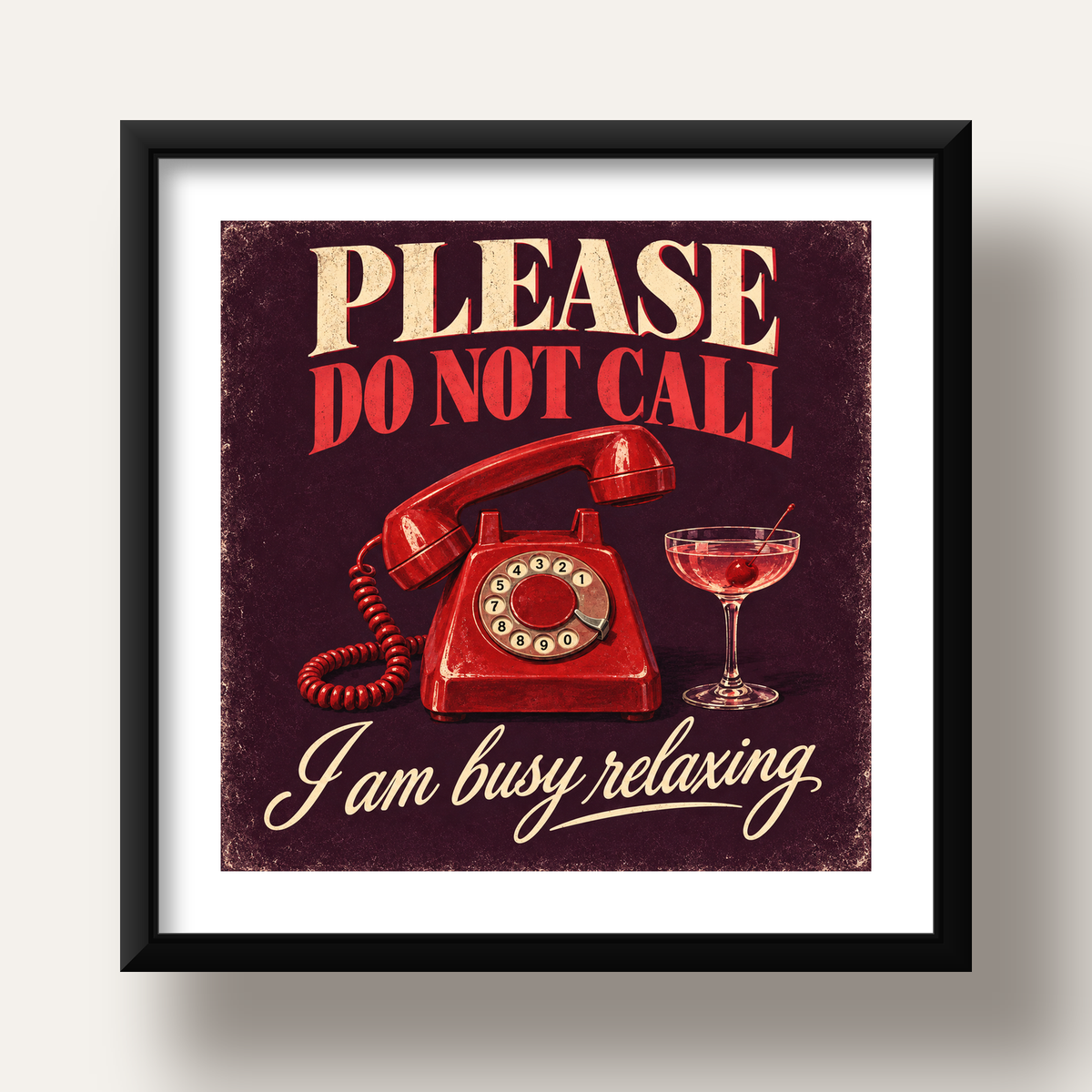 Retro Telefon ve Kokteyl Desenli Poster – Modern Duvar Sanatı — siyah derin çerçeveli paspartulu